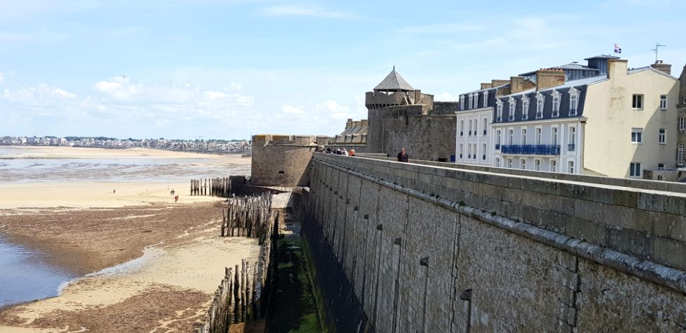 Bretagne, Saint-Malo, wandelen over de stadswallen