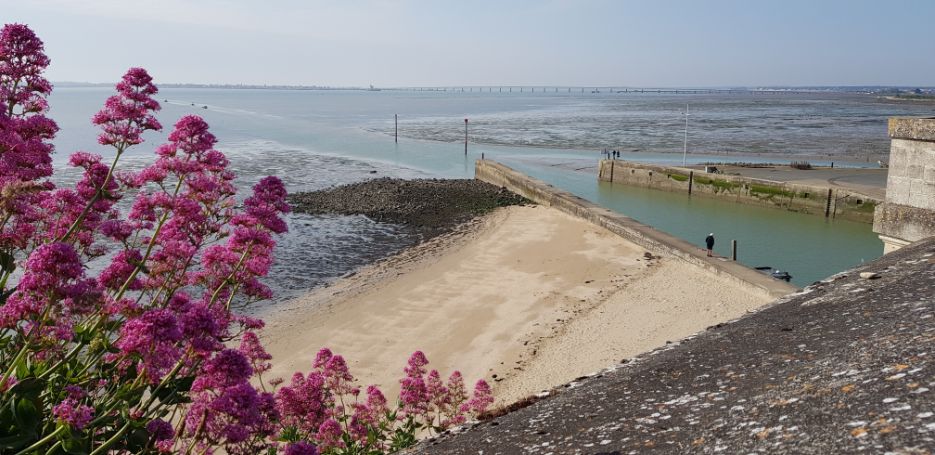 Bretagne, Ile d'Oléron, zicht van op de wallen van het Fort van Le Château d'Oléron