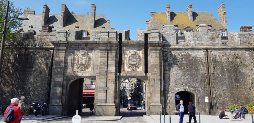 Bretagne, Saint-Malo, toegangspoort van de ommuurde stad