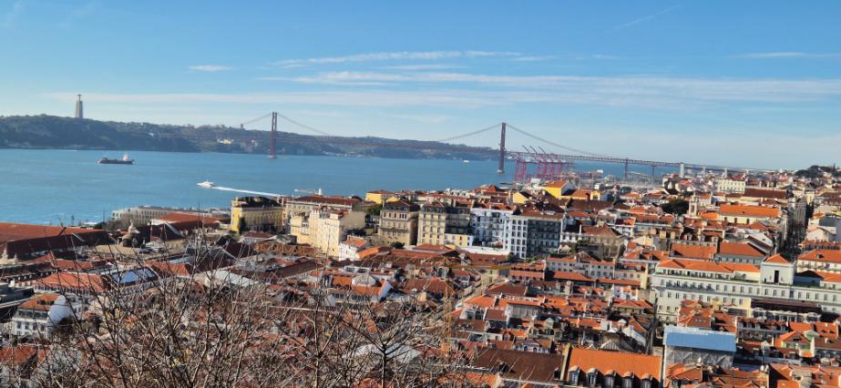 Lissabon, zicht van op het kasteel São Jorge