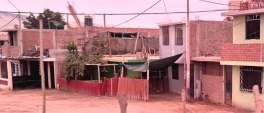 Peru, armtierige huizen onderweg